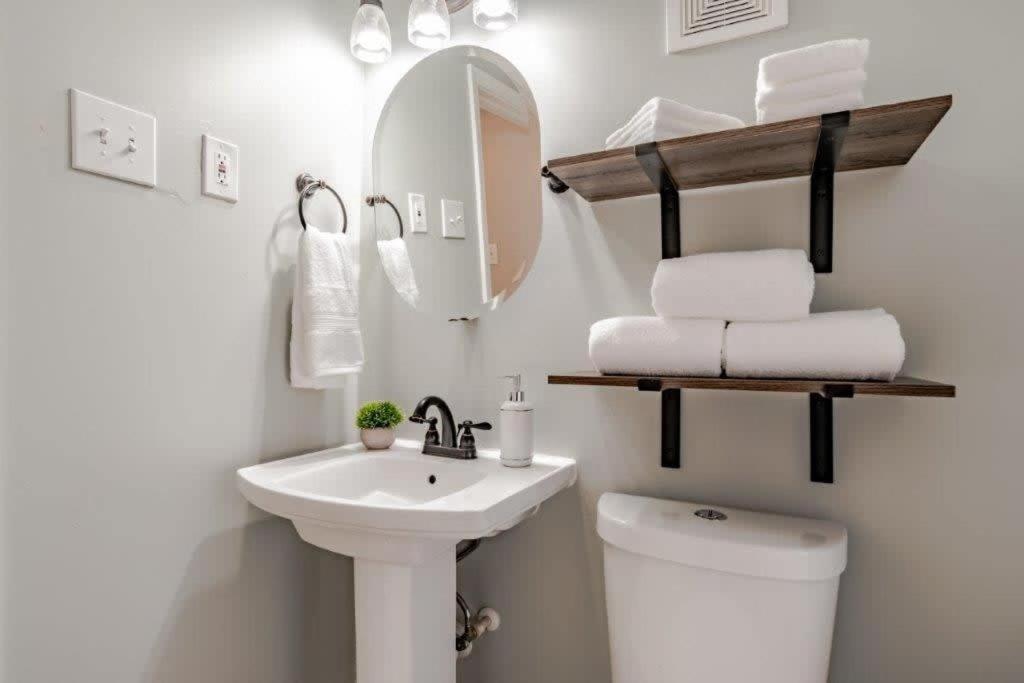 Dauphin District Darling #4 Downtown, Dining Apartment Мобил Екстериор снимка