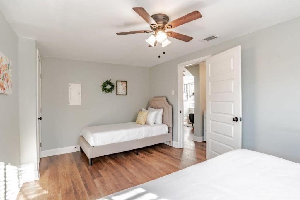Dauphin District Darling #4 Downtown, Dining Apartment Мобил Екстериор снимка